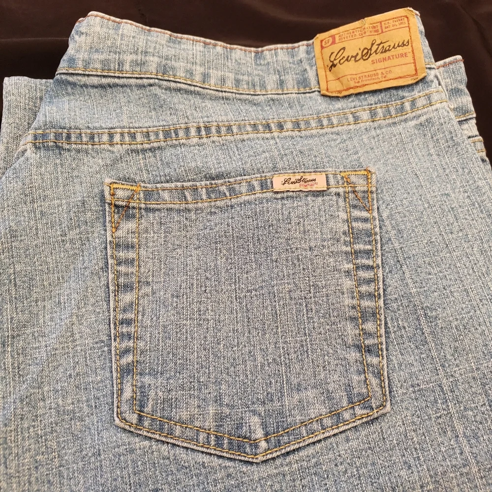 Levi Jean's | Size 18 - Picture 7 of 12